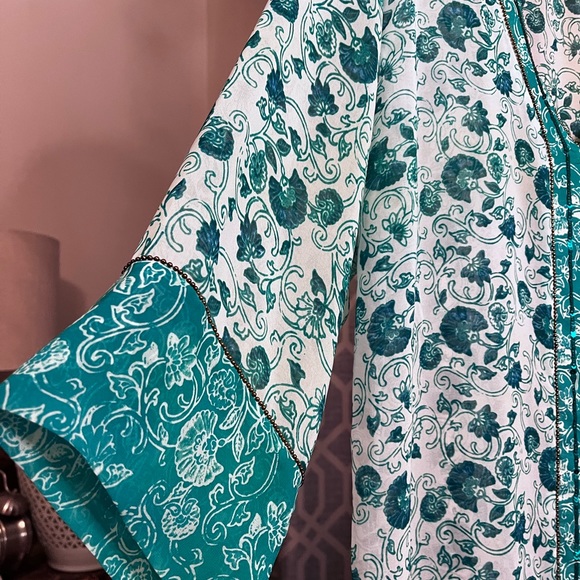 Pre-loved beautiful green blouse! Chico’s size 0 - Picture 4 of 4